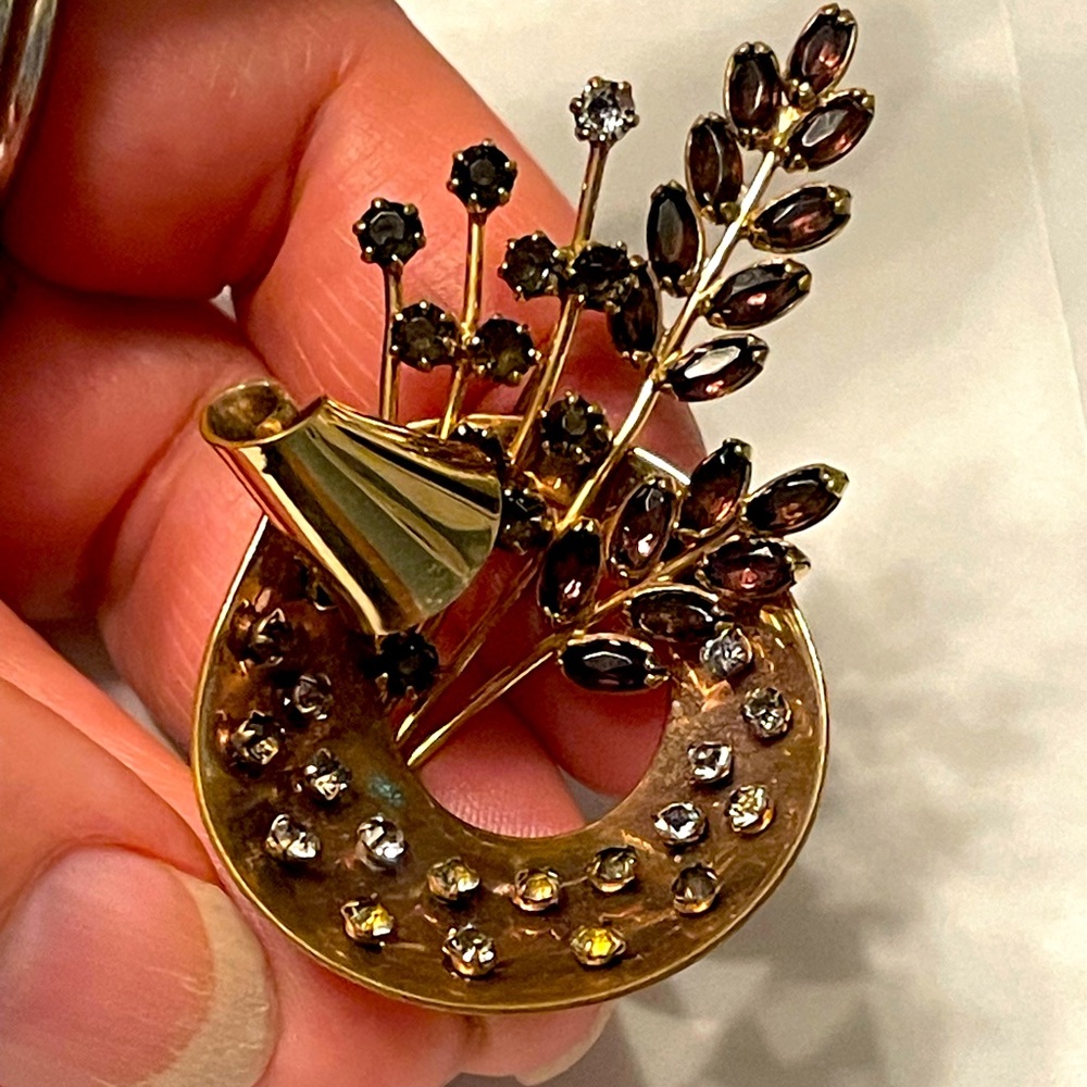 Vintage 40s Art Deco Rhinestone and Gold Brooch